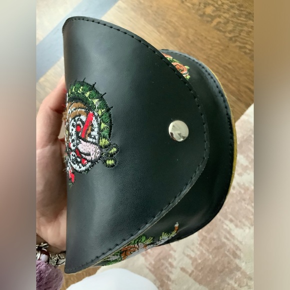 Y2K Early 2000’S ED HARDY Black Patch Tattoo Shield Sunglasses Case - Picture 6 of 16